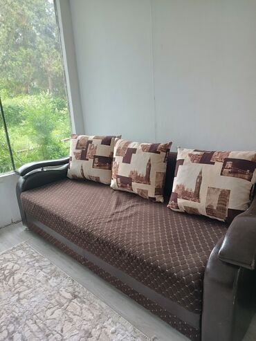 этажный диван: Диван-кровать, цвет - Черный, Б/у