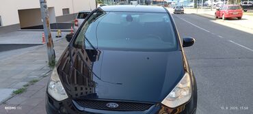 Ford: Crni Ford S-Max, prostran automobil dizajniran za porodične potrebe — 8