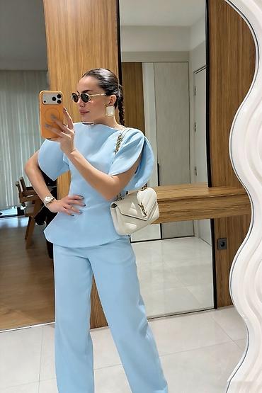 Kompleti: ✅Ženski dvodelni komplet – elegantna bluza i pantalone ✅3000 din S M — 3