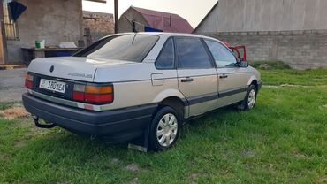 Volkswagen: Volkswagen Passat: 1989 г., 1.8 л, Механика, Бензин, Седан