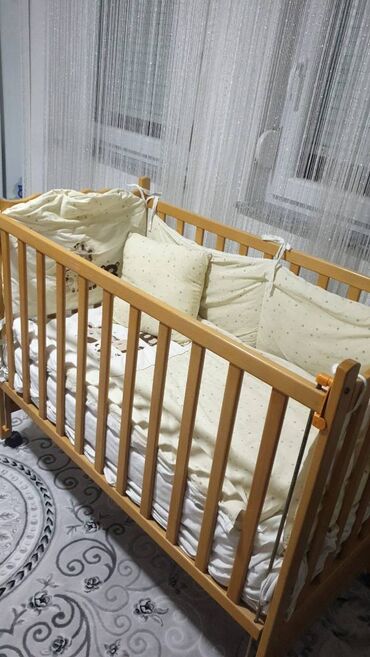 krevetac za bebe igracka: Krevetac, dusek i ogradica 100e Krevetac je u odlicnom stanju, radi i