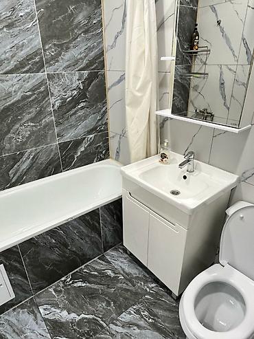 Посуточная аренда: 3 комнаты, Золотой квадрат, Душевая кабина, Бронь, Бытовая техника — 4