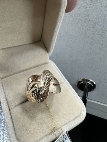 золотая кольцо цена: Кольца Кыргыз Алтын 375’
Размер:19-20
Цена:7000сом