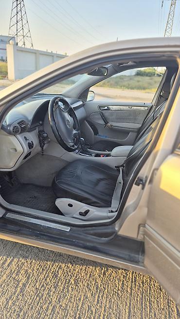 kia forte 2018: Mercedes-Benz C-Class: 2.2 l | 2001 il Sedan — 7