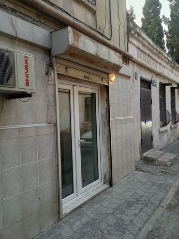 Ofislər: Qış parkının yaxınlığında Geniş ofis icarəyə verilir. Parking — 8