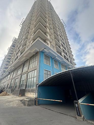 Qaraj satılır: Yeraltı dayanacaqda fərdi parkinq yeri Satılır: 25 kv.m qaraj – — 9