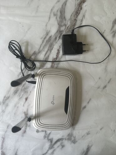 Модемы и сетевое оборудование: Продаю роутер TP-LINK 841, простой надежный аппарат который не