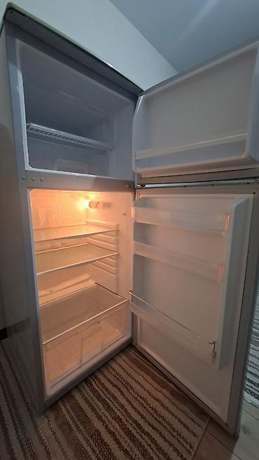 mini refrigerator: Холодильник двухкамерный с верхней морозильной камерой. Б/У — 6