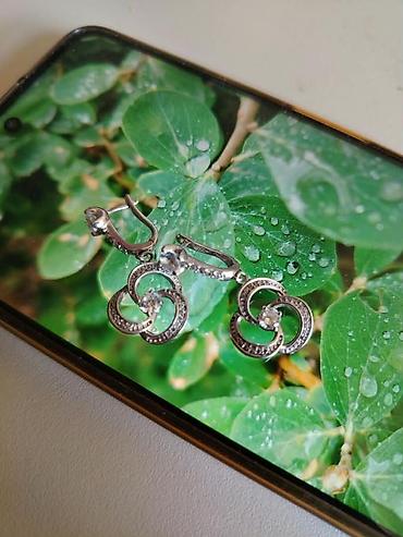 Крупные модельные серьги из серебра. - Материал: серебро. - Дизайн