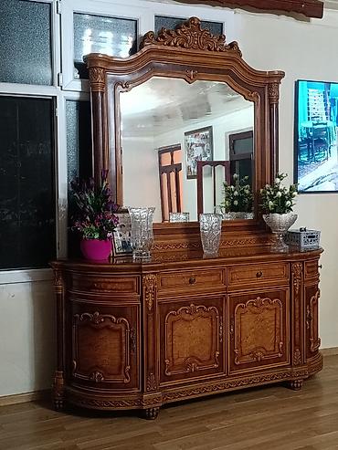 Ev üçün mebel: Klassik üslubda böyük güzgülü bufet-vitrin - Material: bütöv ağac — 2
