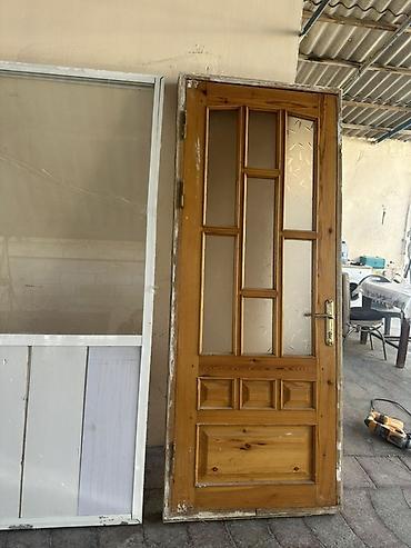 qapi taxta: Taxta giriş/qapı paneli - Material: təbii ağac (laklı səth) - Dizayn — 1