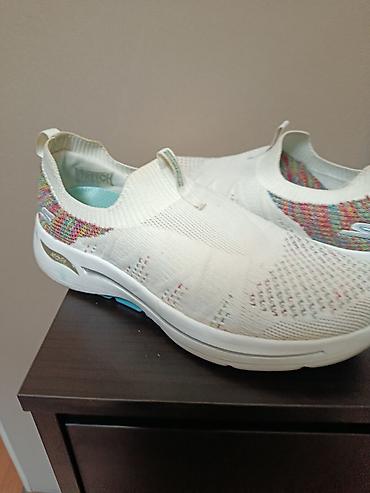 Skechers GOwalk (Slip-on) Модель без шнурков: эластичный верх Stretch
