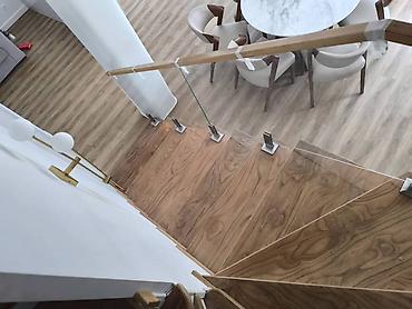 Деревянные лестницы: Деревянная лестница Для дома, Вид дерева: Грецский орех, Форма лестницы: Много-маршевая, Стиль: Классический — 17