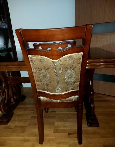 Stilske garniture: Prelepi drveni, trpezarijski sto sa 6 stolica. Novo! Dimenzije stola — 10