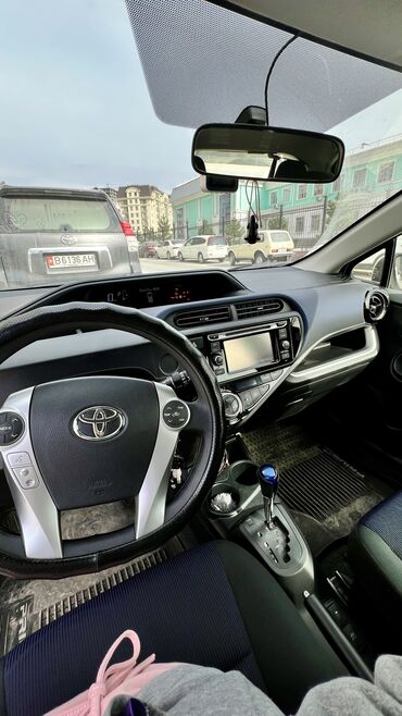 Toyota: Toyota Prius: 2016 г., 1.5 л, Вариатор, Гибрид, Хэтчбэк — 9