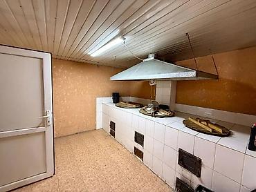 Продажа коттеджей и домов: 🏙️ Продаётся: Жилой дом — 140 м² 📍 Локация: Бишкек, ж/м Ак-Орго 🏢 — 6