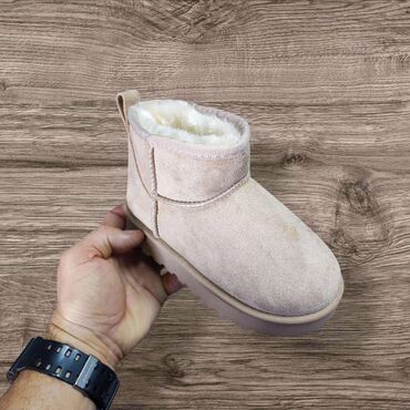 Čizme: UGG KIDS 🎀

Vel.: 25 do 36
Cena: 3700 din 🎀 
🤍 — 1
