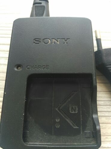 куплю старые фотоаппарат: Spny Зарядка для фотоаппарата Sony . Фирменная ( не Китай ) Работает