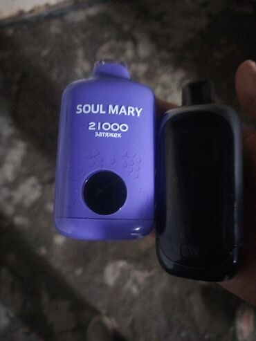 Şəkillərdə "SOUL MARY" brendinin iki fərqli birdəfəlik elektron