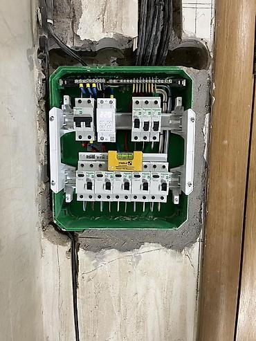 Электрики: Электромонтажные работы Профессиональные услуги электрика для — 2