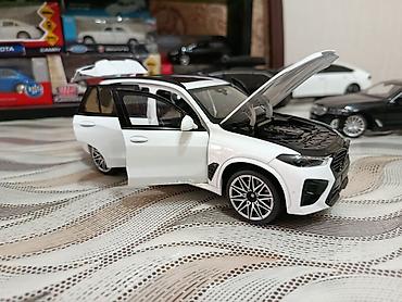 BMW X5 M F95. metal model avtomobil – kolleksiya üçün detallı 1:24