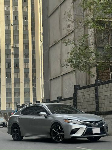 недорогие скутеры: Toyota Camry: 2020 г., 2.5 л, Автомат, Бензин, Седан