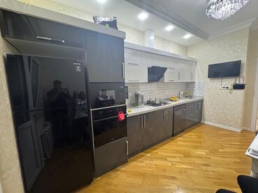 кухонный гарнитур бишкек бу: 4.60 uzunlugu ela veziyyetde uzeri mermerdir qaz aspiratr moyka krant