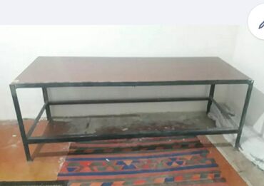 Бочки: Həyət evi üçün sexlər obyektlər üçün uqolnikdan yığılma böyük stol