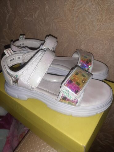 белые туфли: Босоножки на липучках для девочки, красивые, удобные, 35 размер