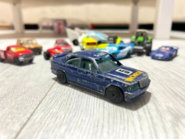 novčanica od 10 dinara: Burago Mercedes 190e Vintage 1:43 Na stanju 20ak autica, pogledajte