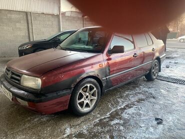 Volkswagen: Volkswagen Vento: 1993 г., 1.8 л, Механика, Бензин, Седан