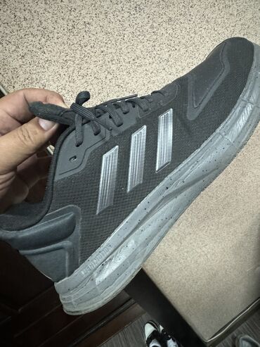 Кроссовки и спортивная обувь: Adidas 45-46 размер оригинал в хорошем состоянии