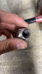 обмен машинами с доплатой: Volkswagen Passat: 2002 г., 2.3 л, Автомат, Бензин, Хетчбек