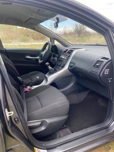 Toyota: Toyota Auris: 1.3 l. | 2010 έ. Χάτσμπακ — 5