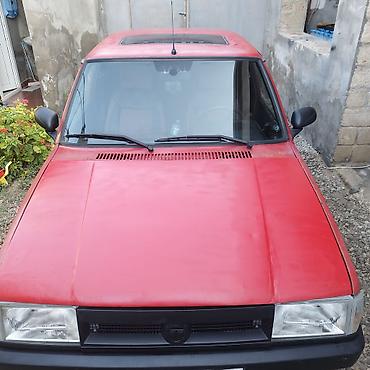 masin nasosu: Tofaş Şahin – qırmızı sedan Xüsusiyyətlər: - Korpus: 4 qapılı sedan — 1