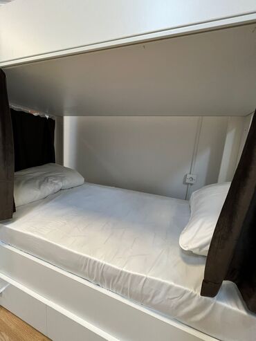 Otel və hostellər: Hostel içəri şəhər metrosunun tam yanında yerləşir. Hər günlük — 6