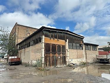 Здание, Действующий 2700 м²
