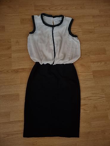 midi svečane haljine: Elegantna žensko-haljina u dve boje (crno-bela), kroja koji imitira — 2