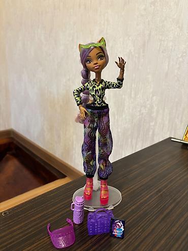 oyuncaq kalyaska: Monster High temalı moda kuklası və aksesuar dəsti - Şık geyim — 1