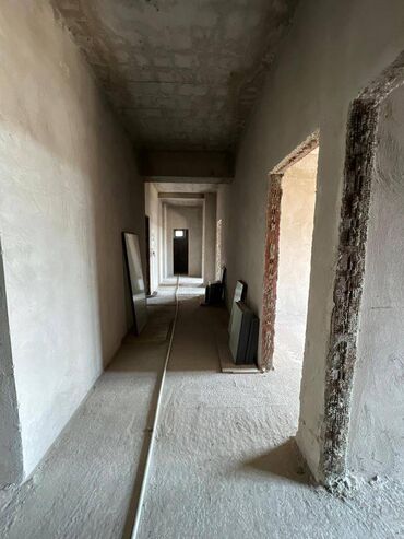 1 комнатная квартира без ремонта: 3 комнаты, 96 м², Элитка, 4 этаж, ПСО (под самоотделку)