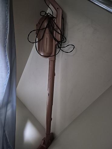 Şaquli elektrik süpürgəsi - Növ: Şnurla işləyən şaquli (upright)