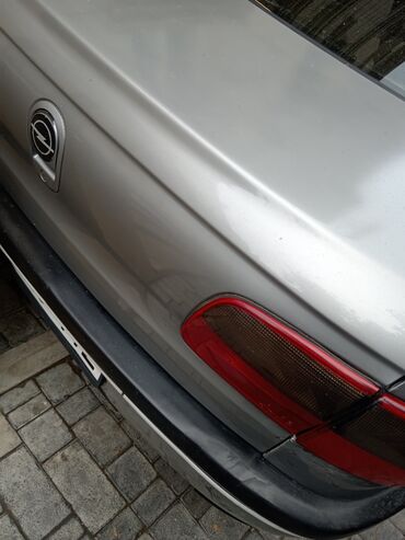 Opel: Opel Omega B sedan Barter var - Korpus: 4 qapı, gümüşü rəng, arxa — 9