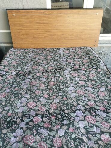 кровать двухместная: Двуспальная кровать с матрасом - Размер: стандартный двуспальный