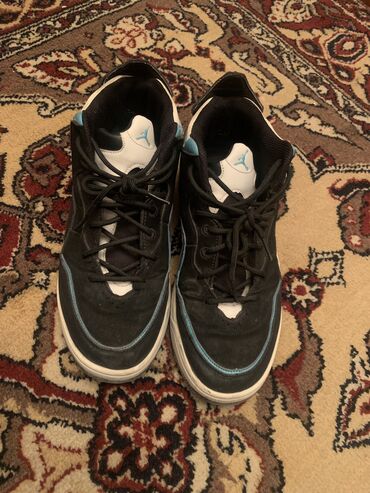 qiz krasofkalari: Продам Nike air Jordan retro оригинал Состояние 7 из 10 Размер 44
