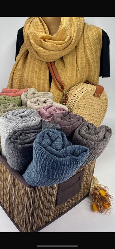 Платки: Продаю оригинал пекинские шарфы 🧣 для женщин. Цена почти даром у