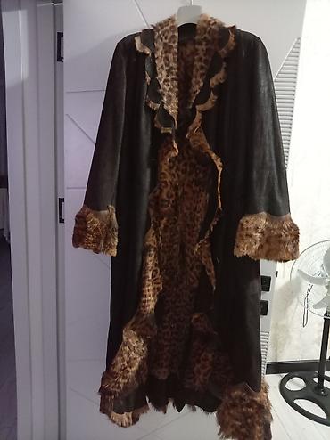 Uzun dərili üst geyimi – leopard naxışlı içlik və xəz detallarla -