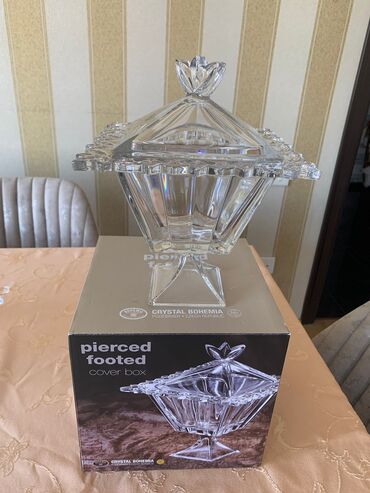 газовая печь: TƏCILI.Crystal Bohemia “Pierced Footed Box” – qapaqlı, ayaqlı kristal