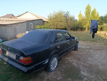 купить диски на ниву r16 бу: Седан Mercedes-Benz E-Class черного цвета, модель W124, 1990-х годов