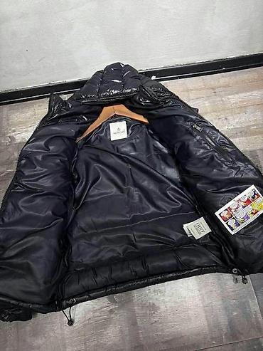kik zenski prsluci: Muške zimske jakne
Cena 9700
Vel. S,M,L,XL,XXL 
P.novo90 — 9