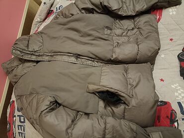 Köynəklər: Qışlıq kişi puffer gödəkçə - Rəng: zeytun-yaşıl/boz ton - Model